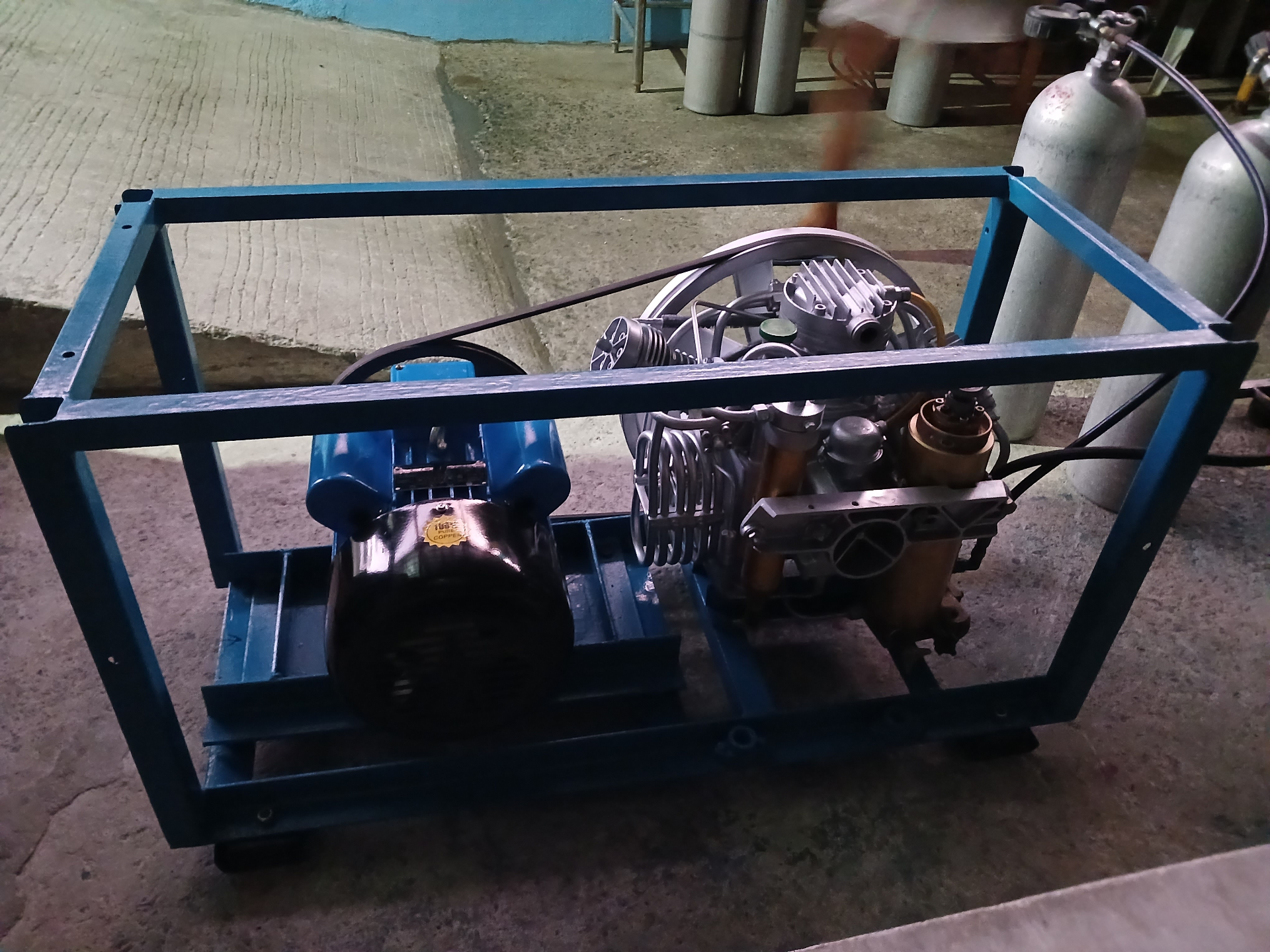 Rebuilt portable compressor in blue cage with copper motor