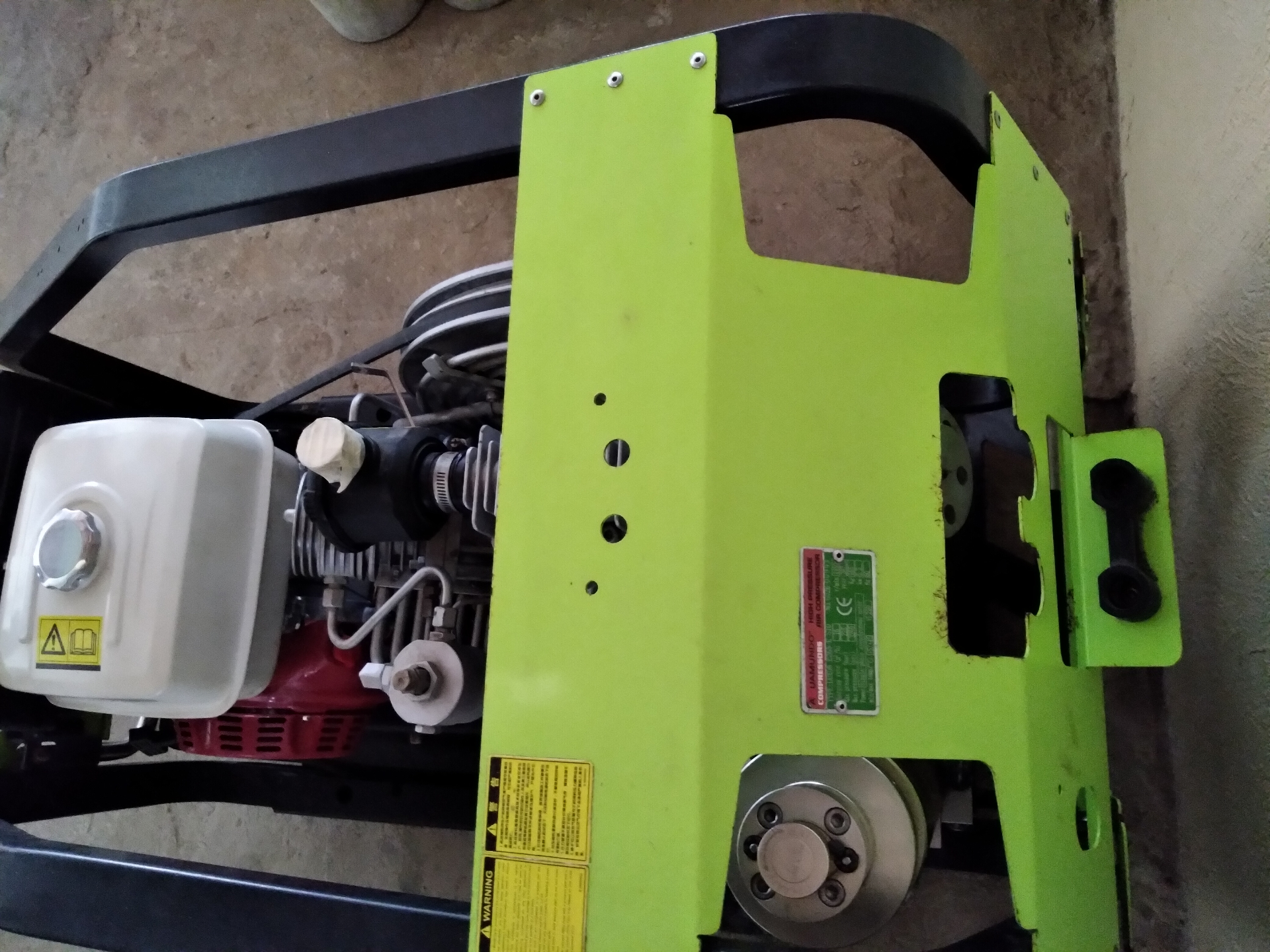 High-pressure portable compressor