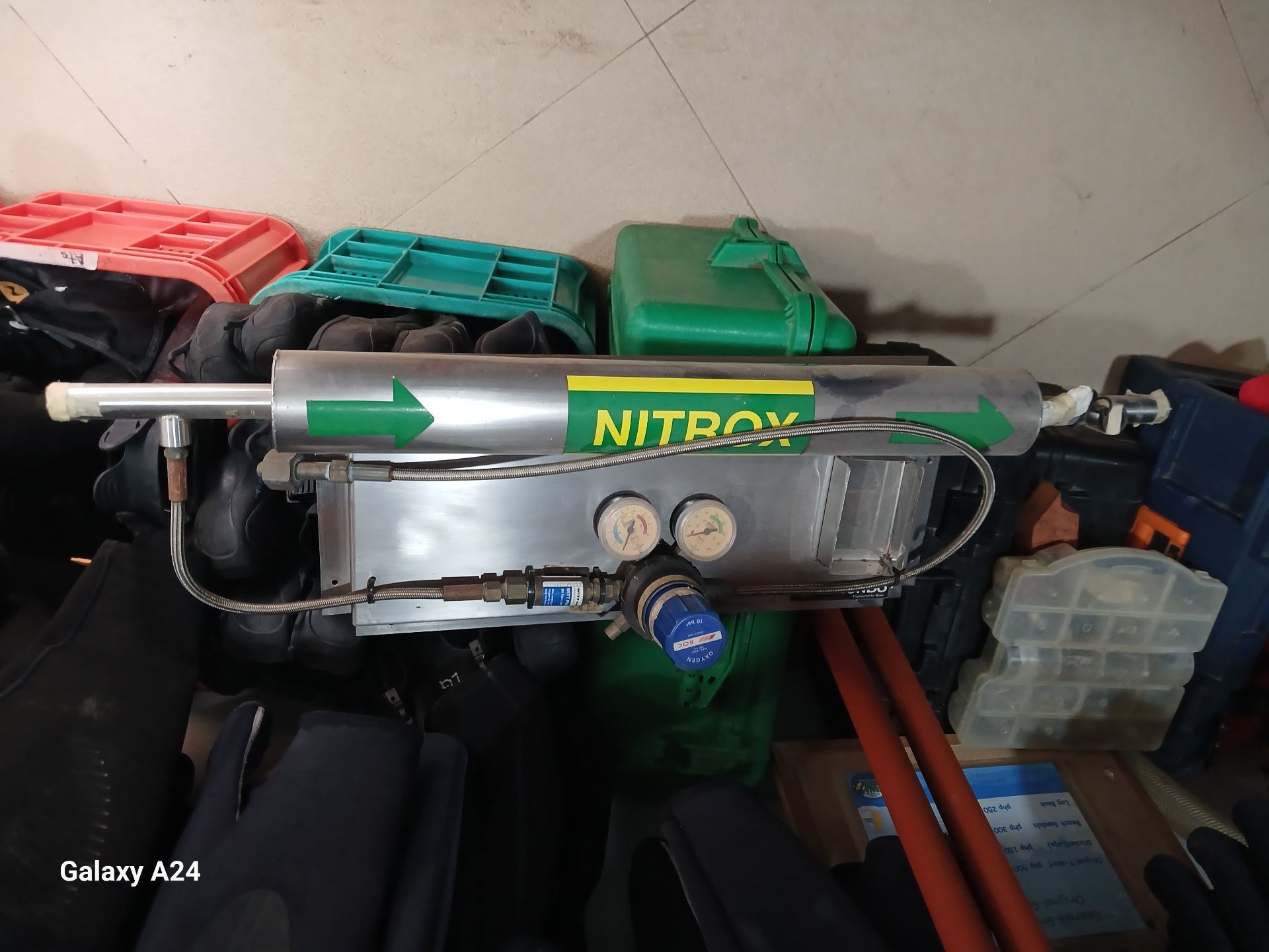 Nitrox mixing stick with oxygen regulator