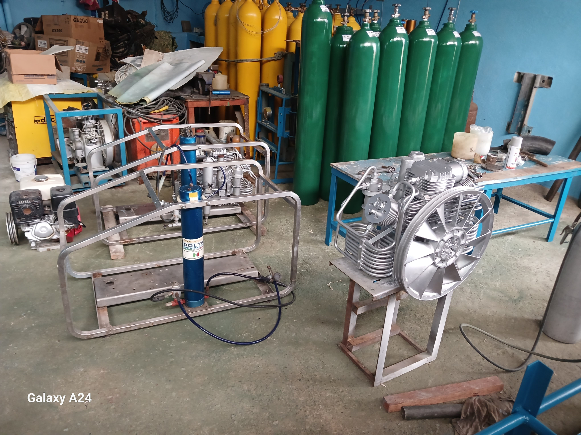 Workshop with portable compressors and cylinder inventory